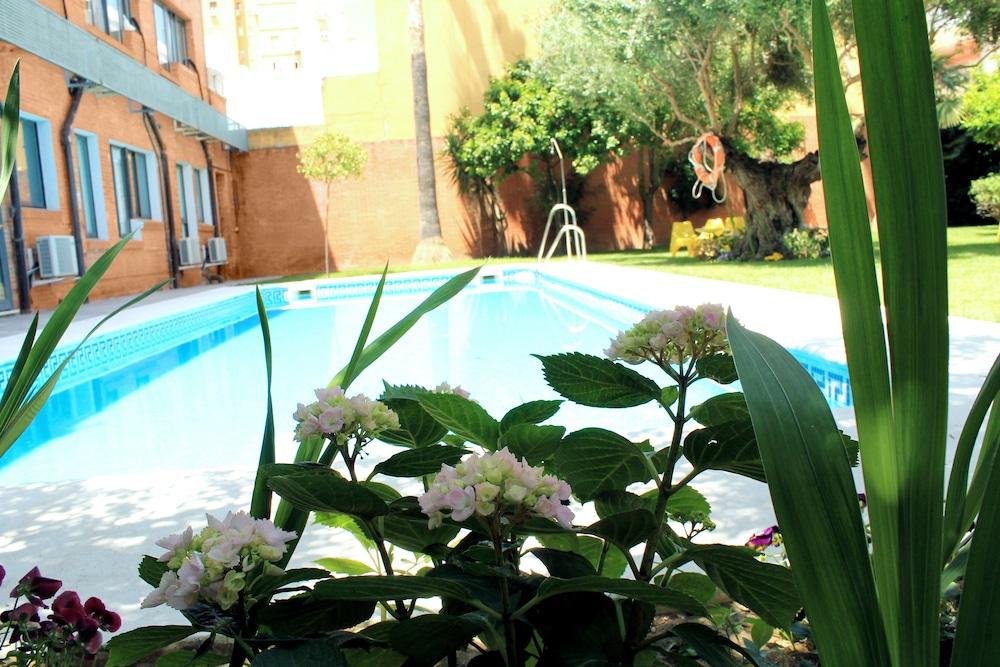 Aacr Hotel Monteolivos Севилья Экстерьер фото