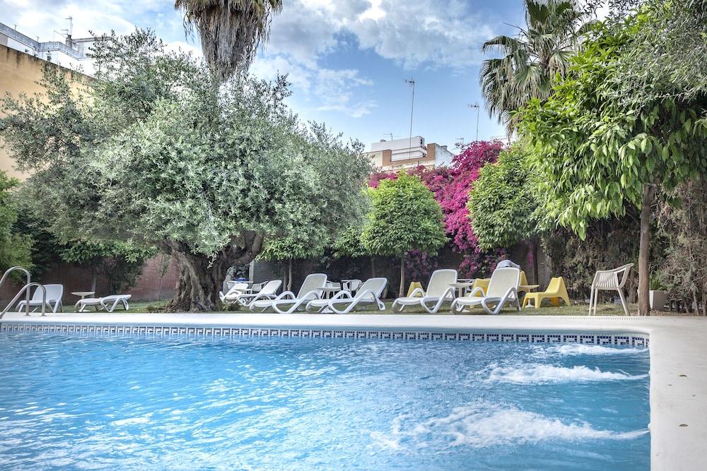 Aacr Hotel Monteolivos Севилья Экстерьер фото